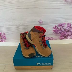 Columbia boys boots